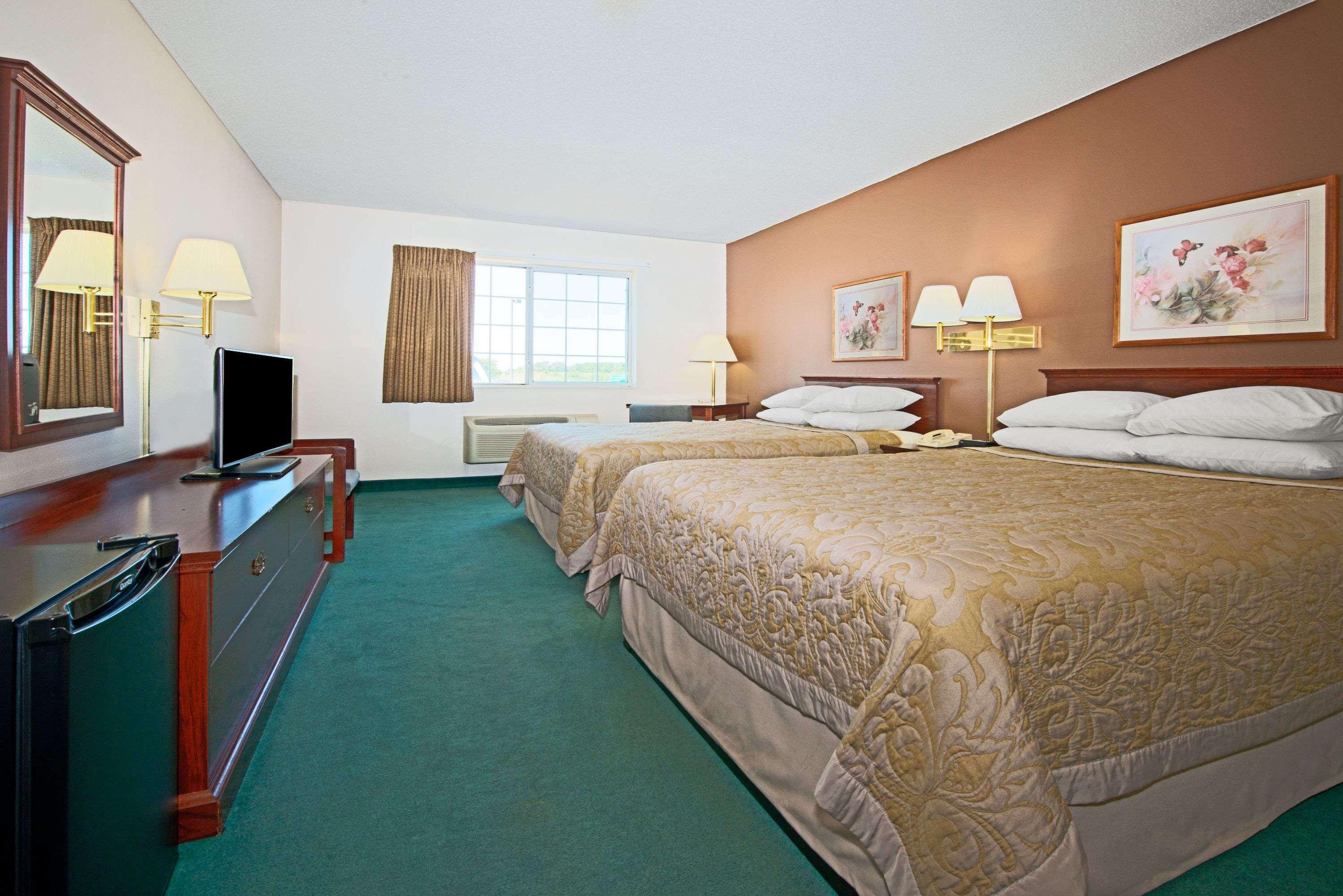 Super 8 By Wyndham Richmond Hotel Екстериор снимка